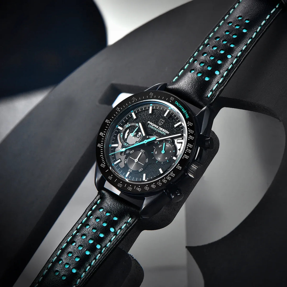 Chronographe squelette noir, bracelet cuir