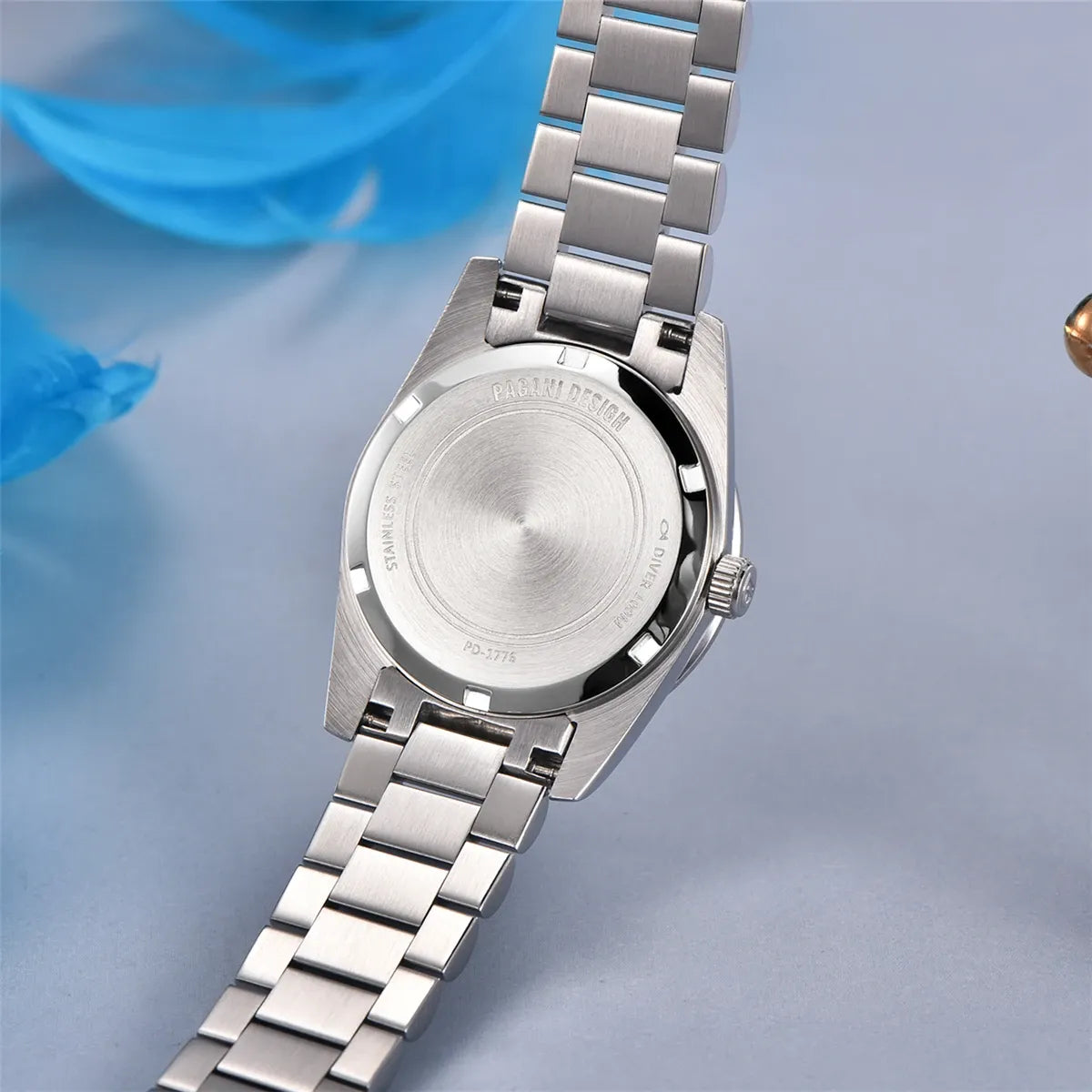 Montre femme 32 mm, lunette sertie